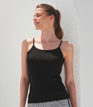 Koszulka na cienkich, regulowanych ramiączkach